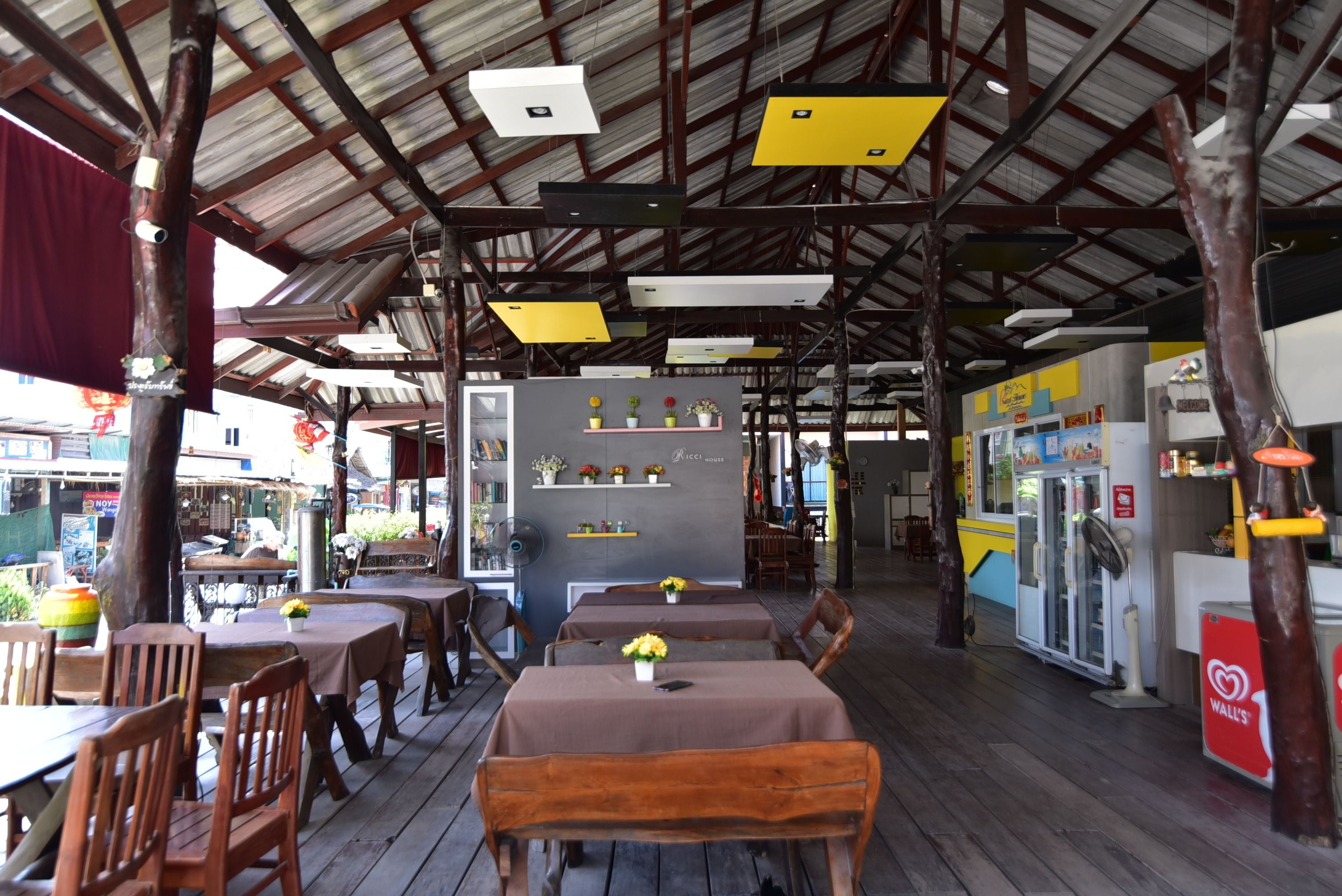 daily buffet breakfast (thb 300 per person)