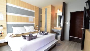 Rom – superior, 1 dobbeltseng | Safe på rommet, blendingsgardiner, wi-fi (inkludert) og sengetøy