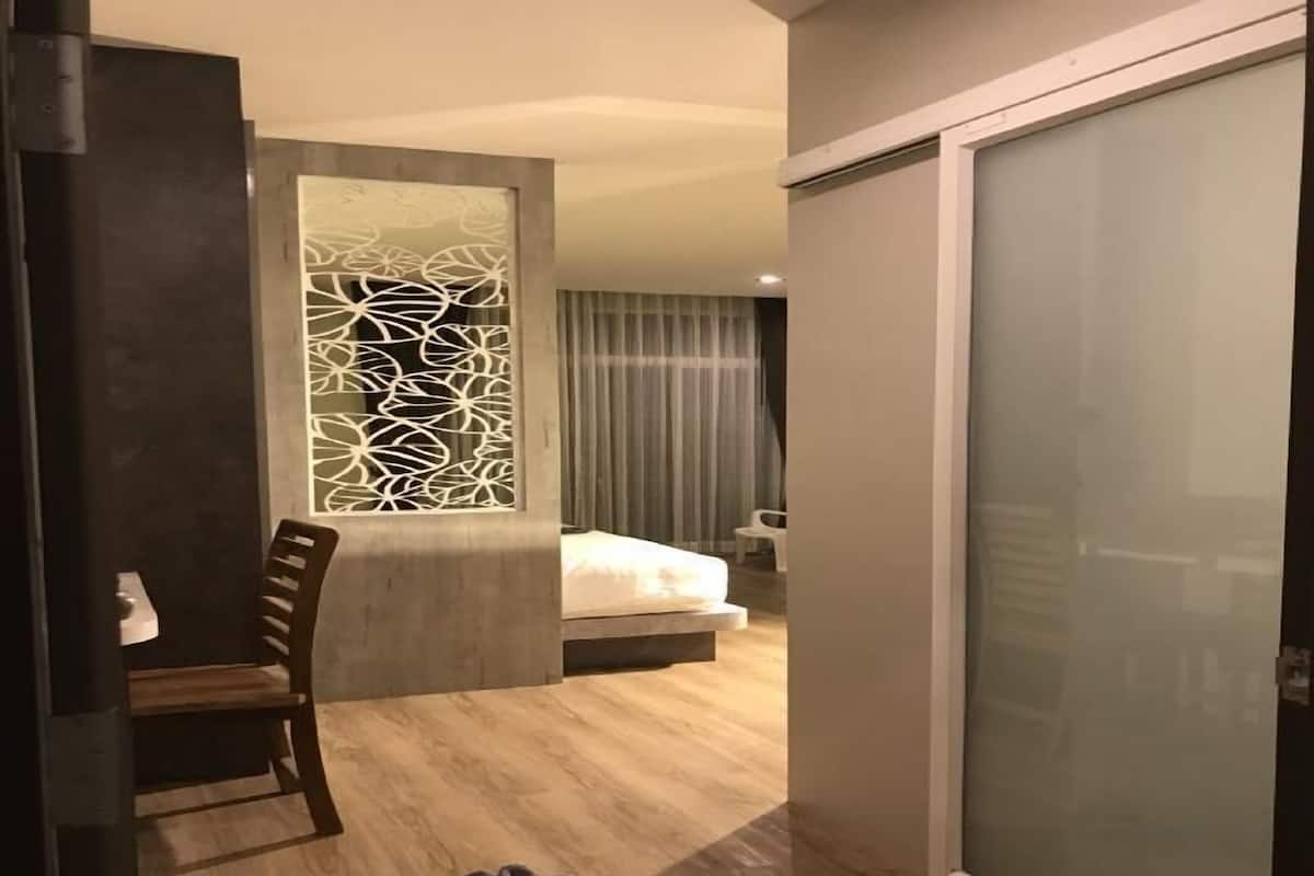 In-room safe, blackout drapes, free WiFi, bed sheets