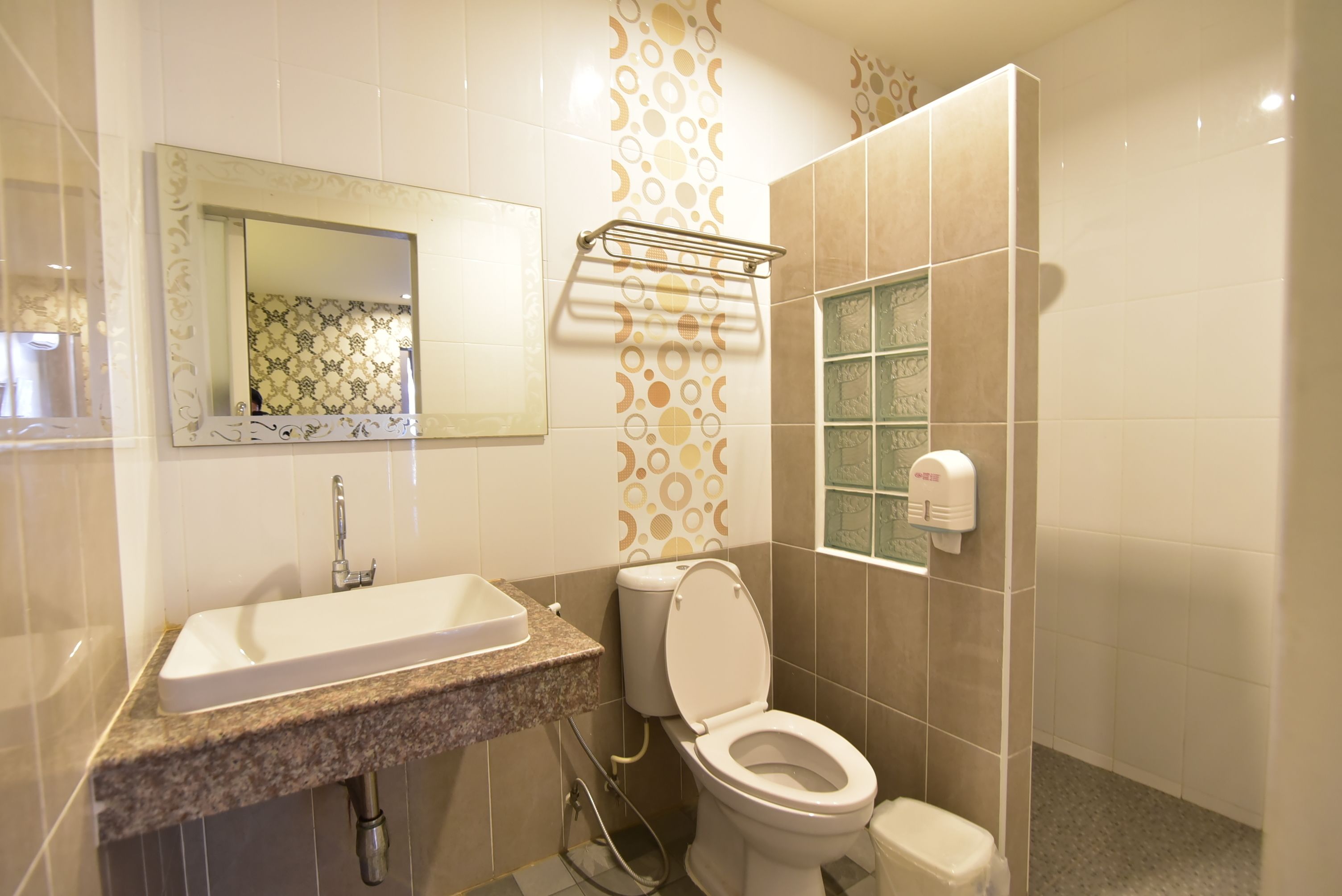 family room, 1 bedroom | bathroom | shower, free toiletries, hair dryer, slippers