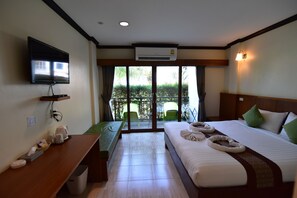 客房, 花园景观 (Garden View Room) | 客房内保险箱、办公桌、折叠床/加床（额外收费）、免费 WiFi