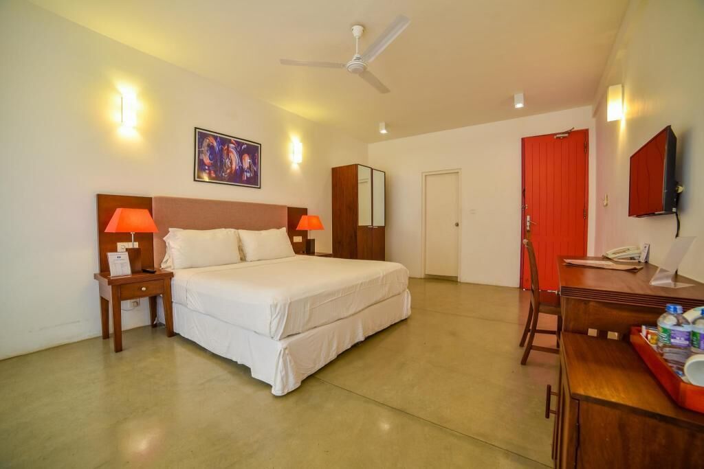 Roupas de cama premium, frigobar, cofres nos quartos, escrivaninha