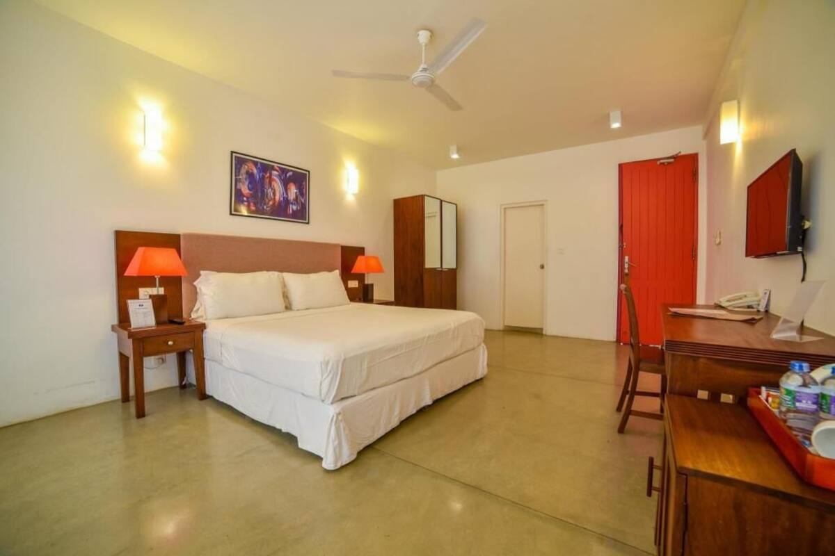 Roupas de cama premium, frigobar, cofres nos quartos, escrivaninha