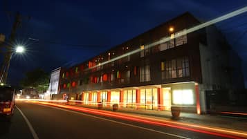 Façade de lâhĂ©bergement - soirĂ©e/nuit