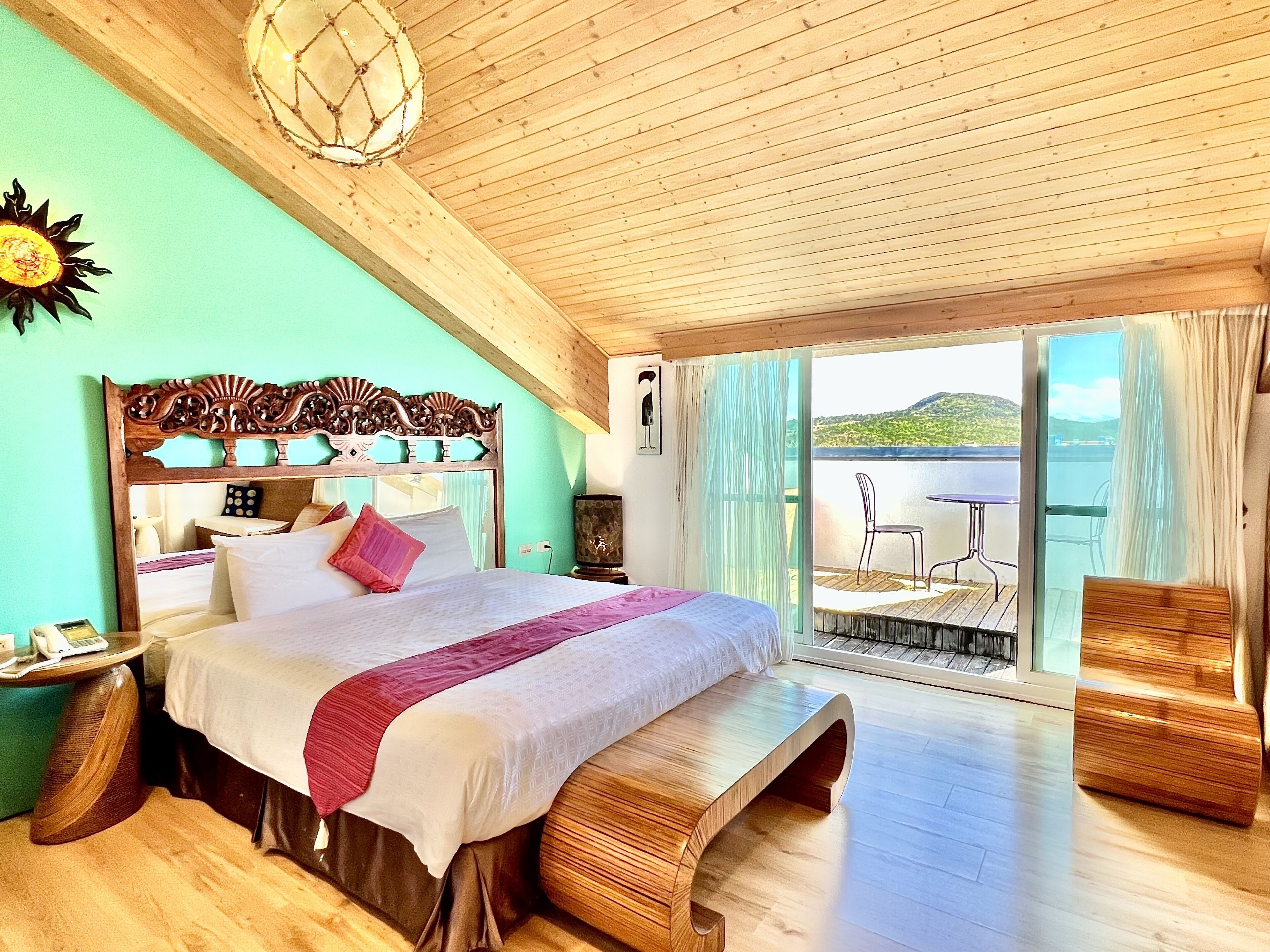 VIP Double Room, Bathtub | Down comforters, desk, rollaway beds, free WiFi