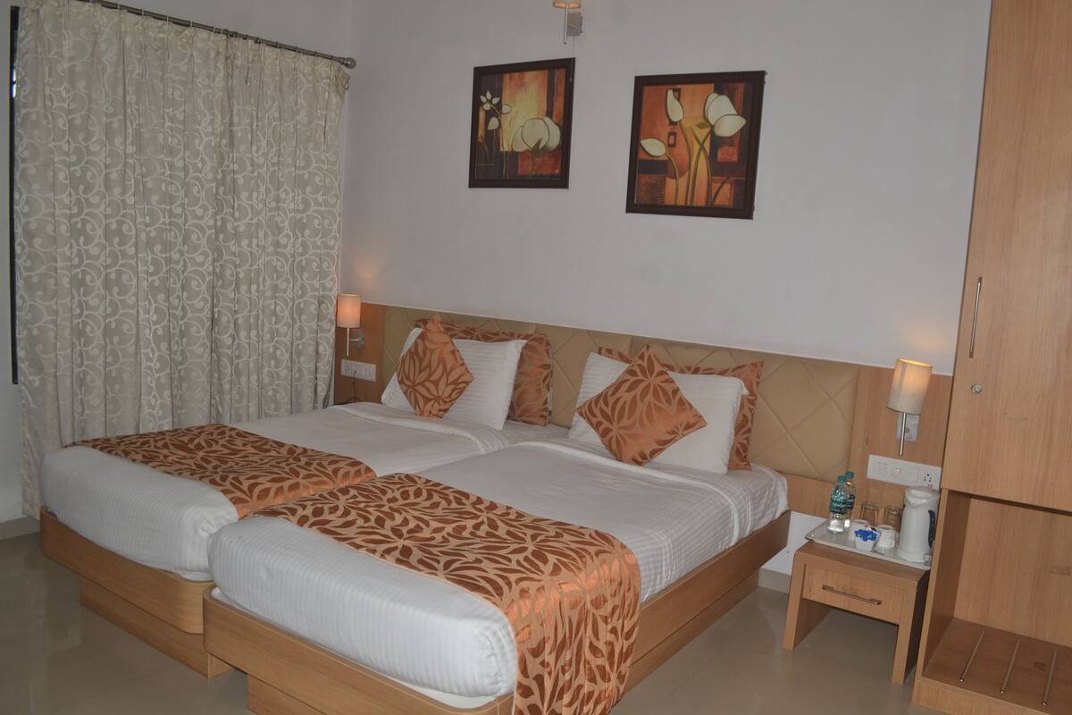Premium bedding, minibar, in-room safe, desk