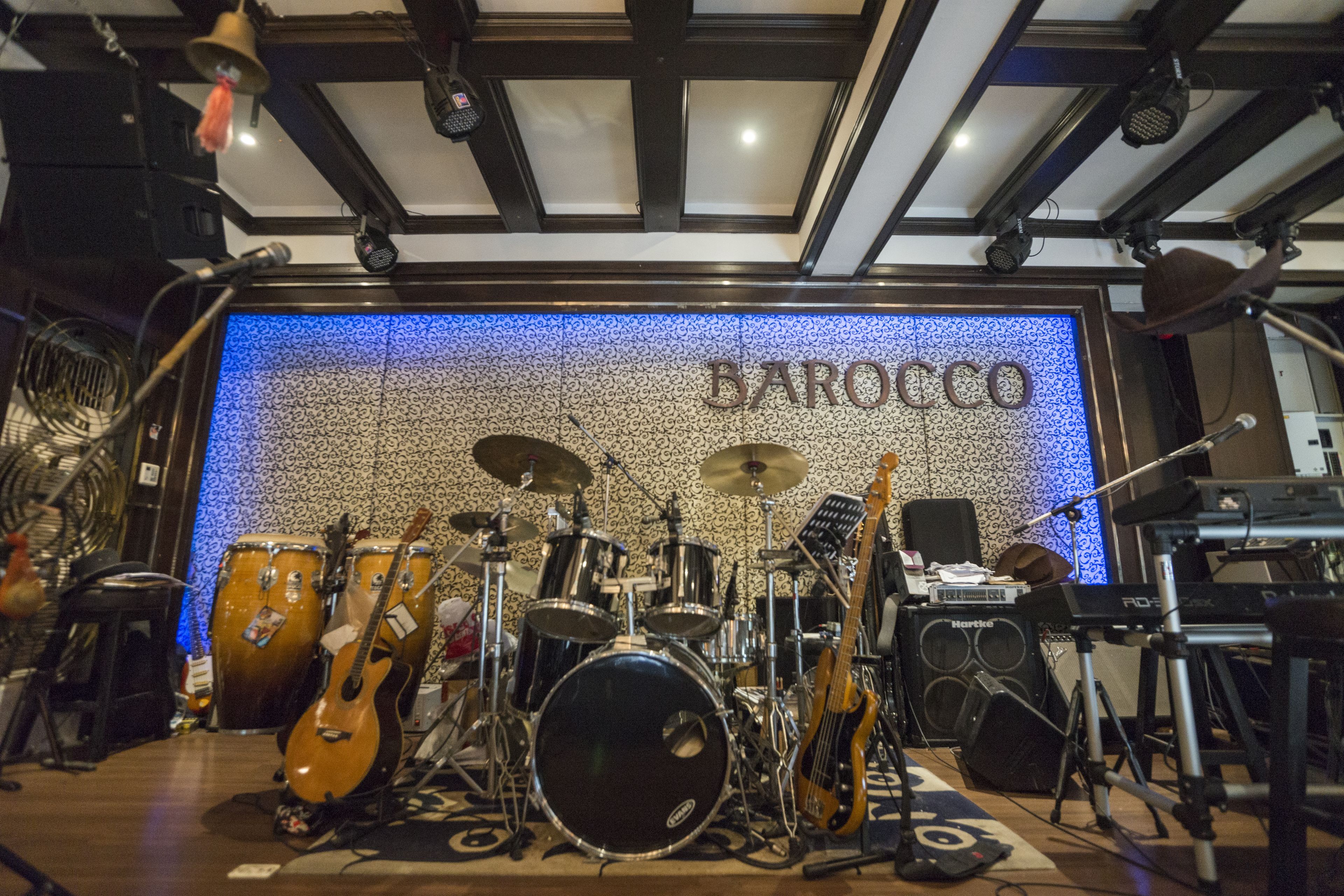 A stage with musical instruments and a backdrop with the word "BAROCCO".