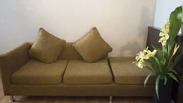 Deluxe Extra Room | Living area