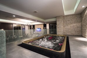 Sauna, Aromatherapie, Thai-Massagen, Körperpeelings