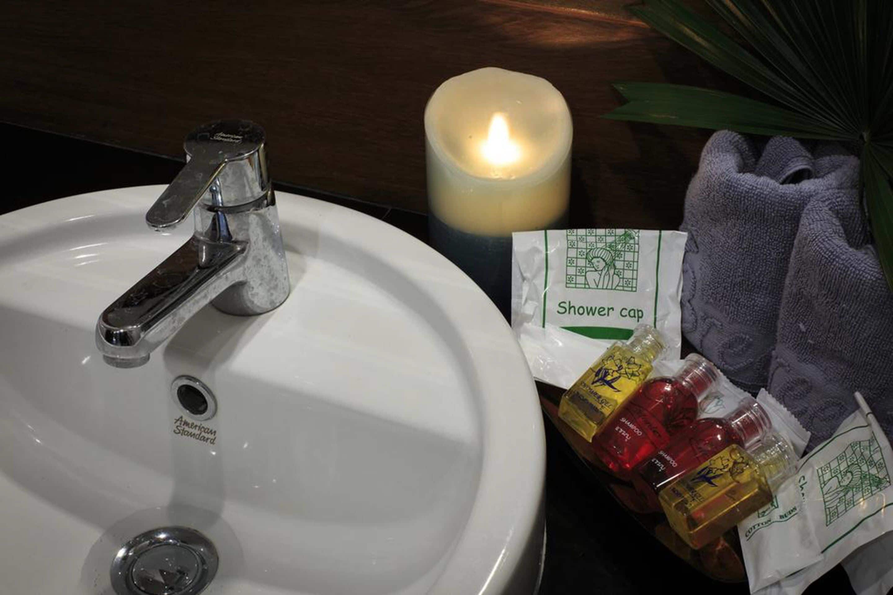 shower, rainfall showerhead, free toiletries, hair dryer