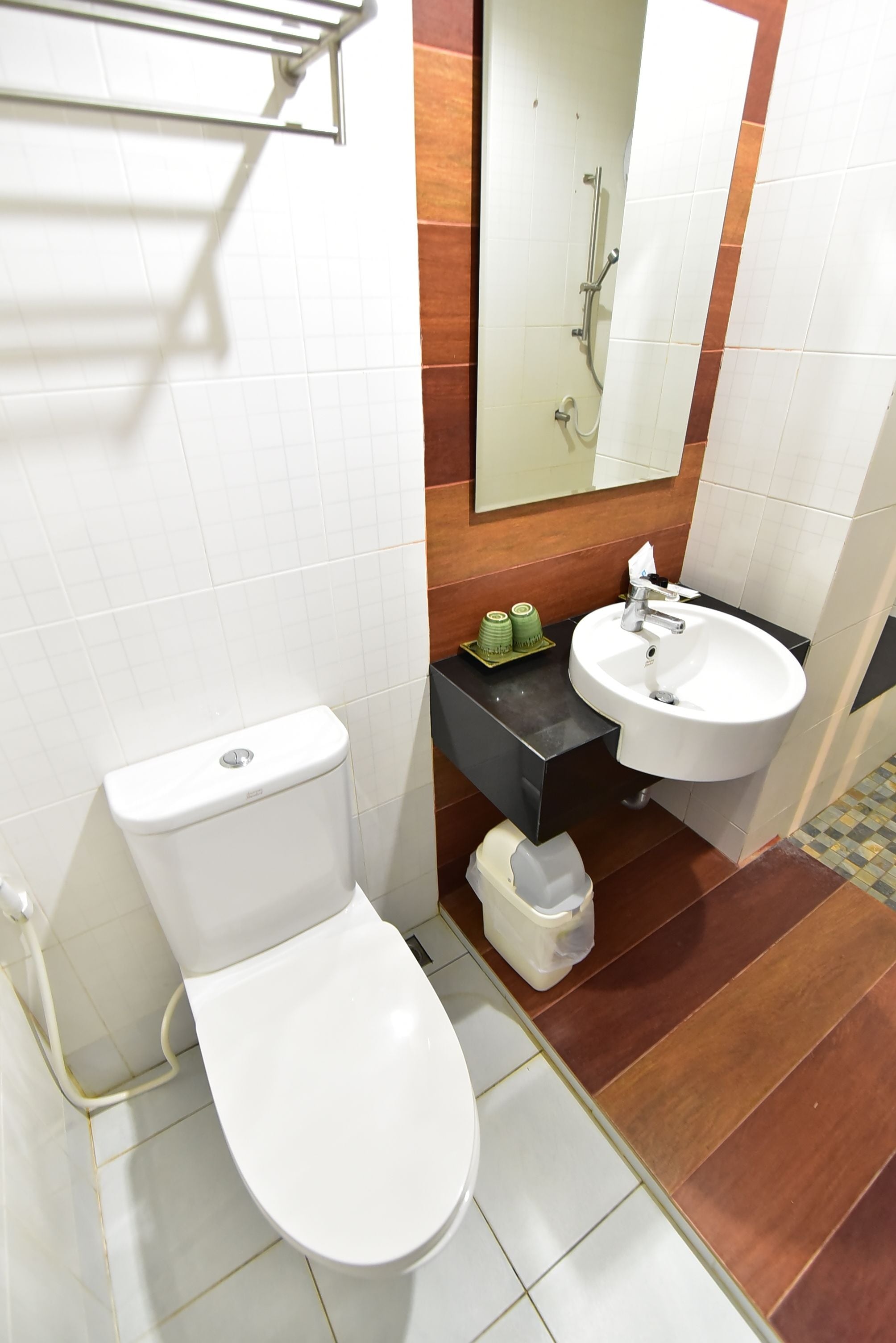 shower, rainfall showerhead, free toiletries, hair dryer