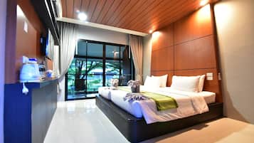 Deluxe Twin Room Garden View with Balcony | Széf a szobában és sötétítőfüggöny