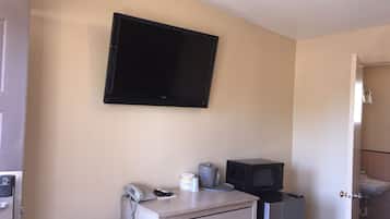 Standard Room, 1 King Bed | Individually decorated, individually furnished, iron/ironing board