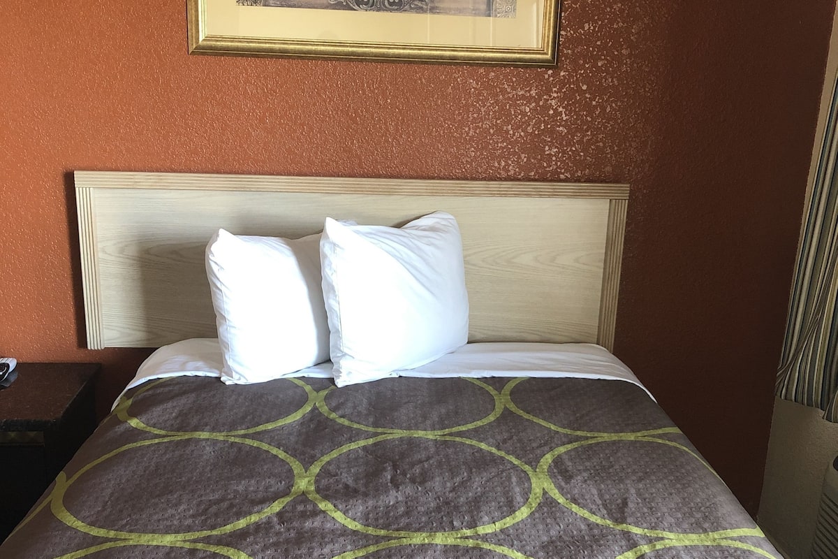 Chambre Standard, 1 lit double, accessible aux personnes à mobilité réduite