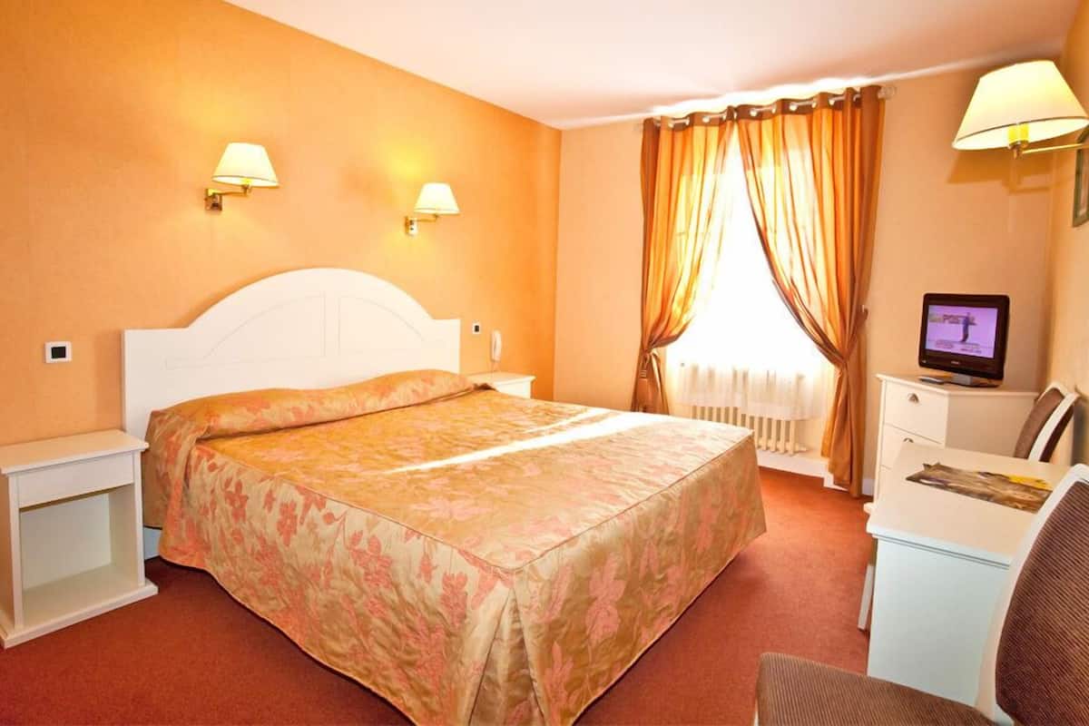 in-room safe, desk, soundproofing, free wifi