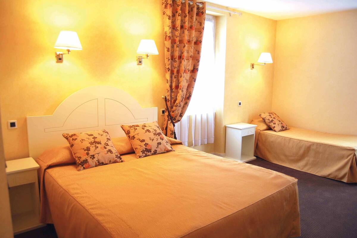 In-room safe, desk, soundproofing, free WiFi