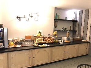 Daily buffet breakfast (EUR 11.00 per person)