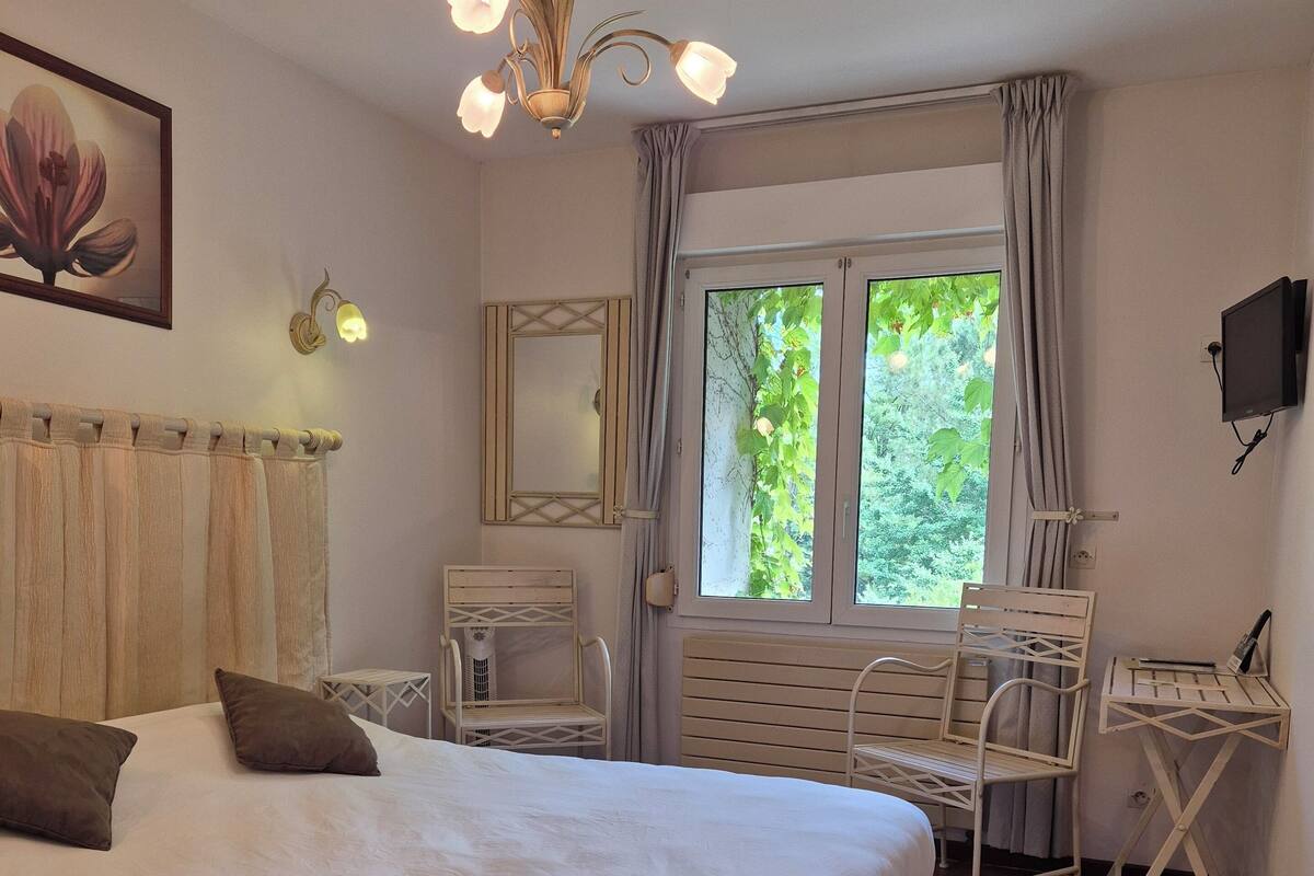 Habitación doble estándar | Escritorio y wifi gratis