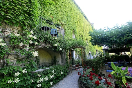 Garden. Logis Hôtel restaurant Les Norias