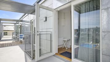 1 Schlafzimmer, Schreibtisch, laptopgeeigneter Arbeitsplatz, Babybetten