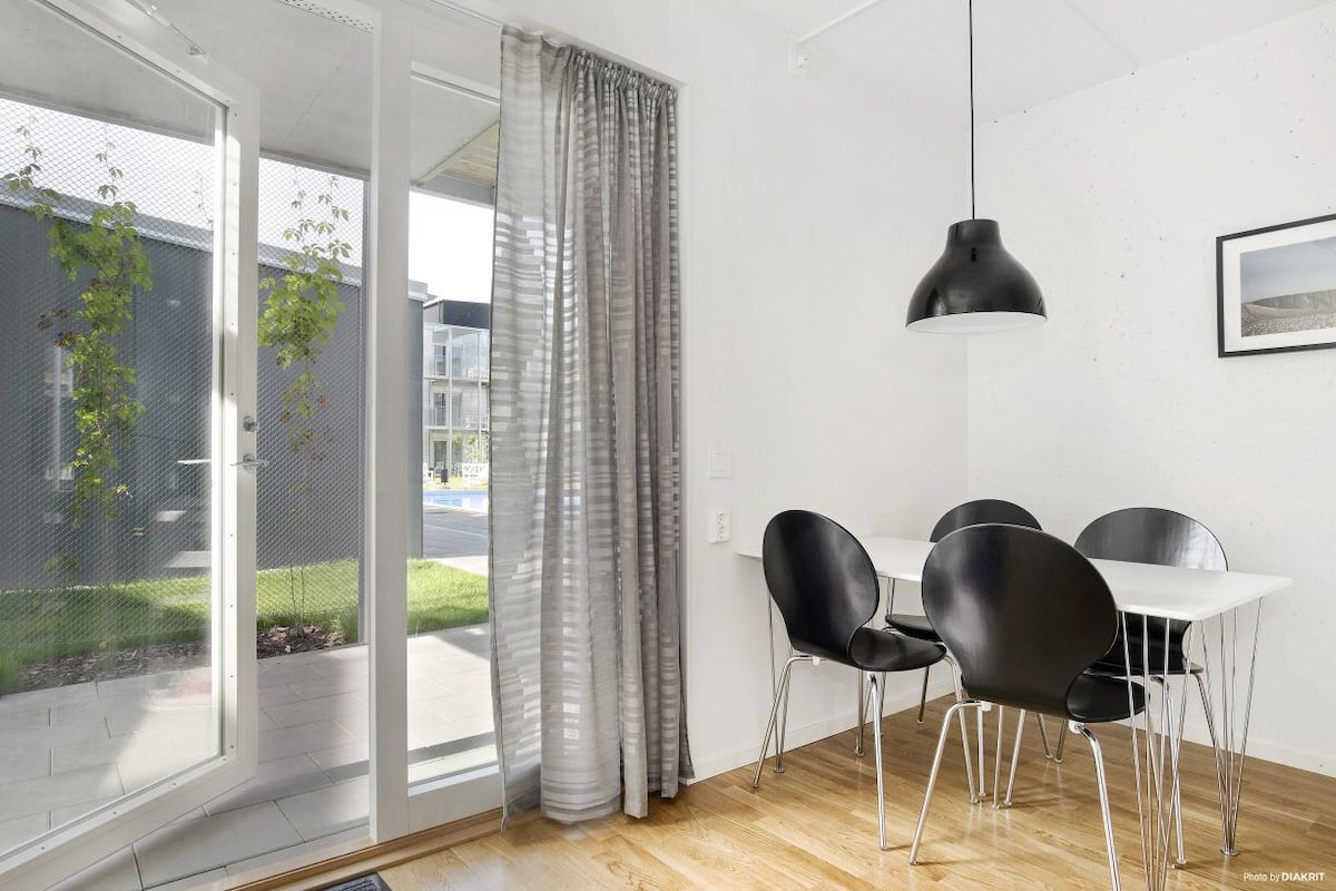 1 Schlafzimmer, Schreibtisch, laptopgeeigneter Arbeitsplatz, Babybetten