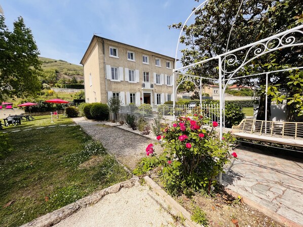 Fachada da propriedade