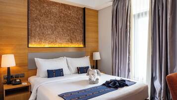 Executive Room, 1 Queen Bed | Desk, free WiFi