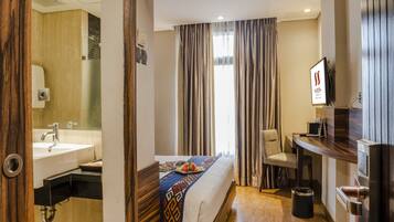 Deluxe Room, 1 Katil Ratu (Queen) | Meja, Wi-fi percuma