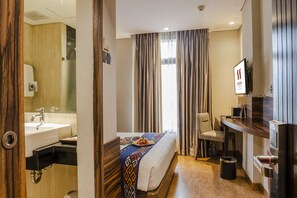 Deluxe Room, 1 Queen Bed | Desk, free WiFi - Sotis Hotel Falatehan Jakarta (Jakarta)