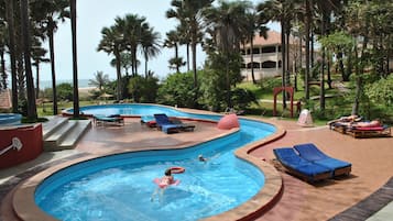 Outdoor pool, pool umbrellas, sun loungers