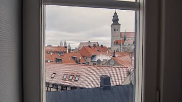 Apartment, 3 Bedrooms | 2 bedrooms, free WiFi, bed sheets