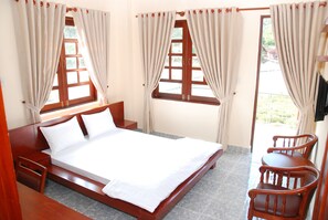 Minibar, escritorio, cortinas blackout y wifi gratis 