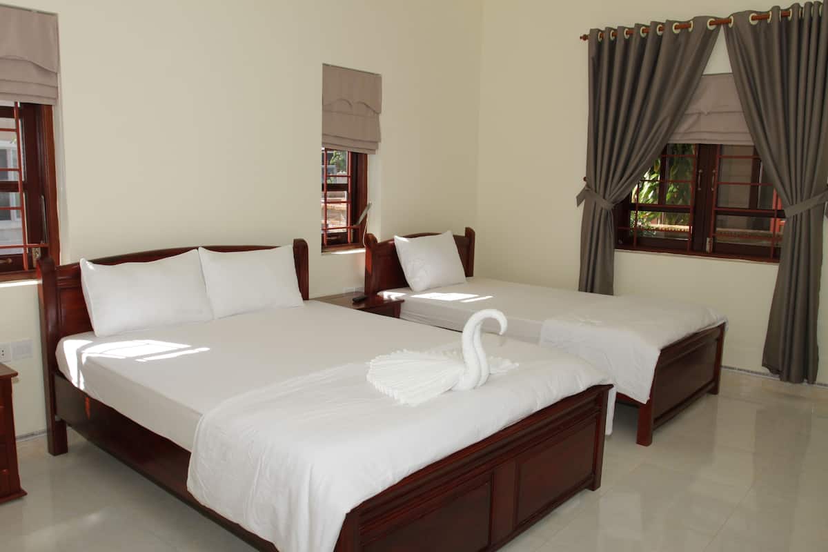 Bungalow estándar, 3 habitaciones, vista al resort, en el área del patio | Servicios de la habitación