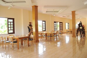 Free breakfast - Kinh Bac Hotel (Phu Quoc)