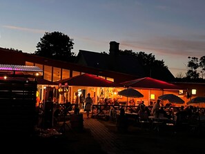 Breakfast, lunch and dinner served - STF Ihre Gård (Lärbro)