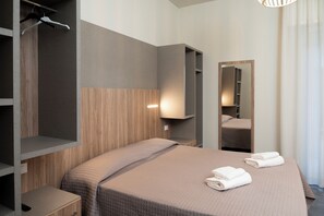 In-room safe, desk, free WiFi, bed sheets - Hotel Doria (Bellaria-Igea Marina)