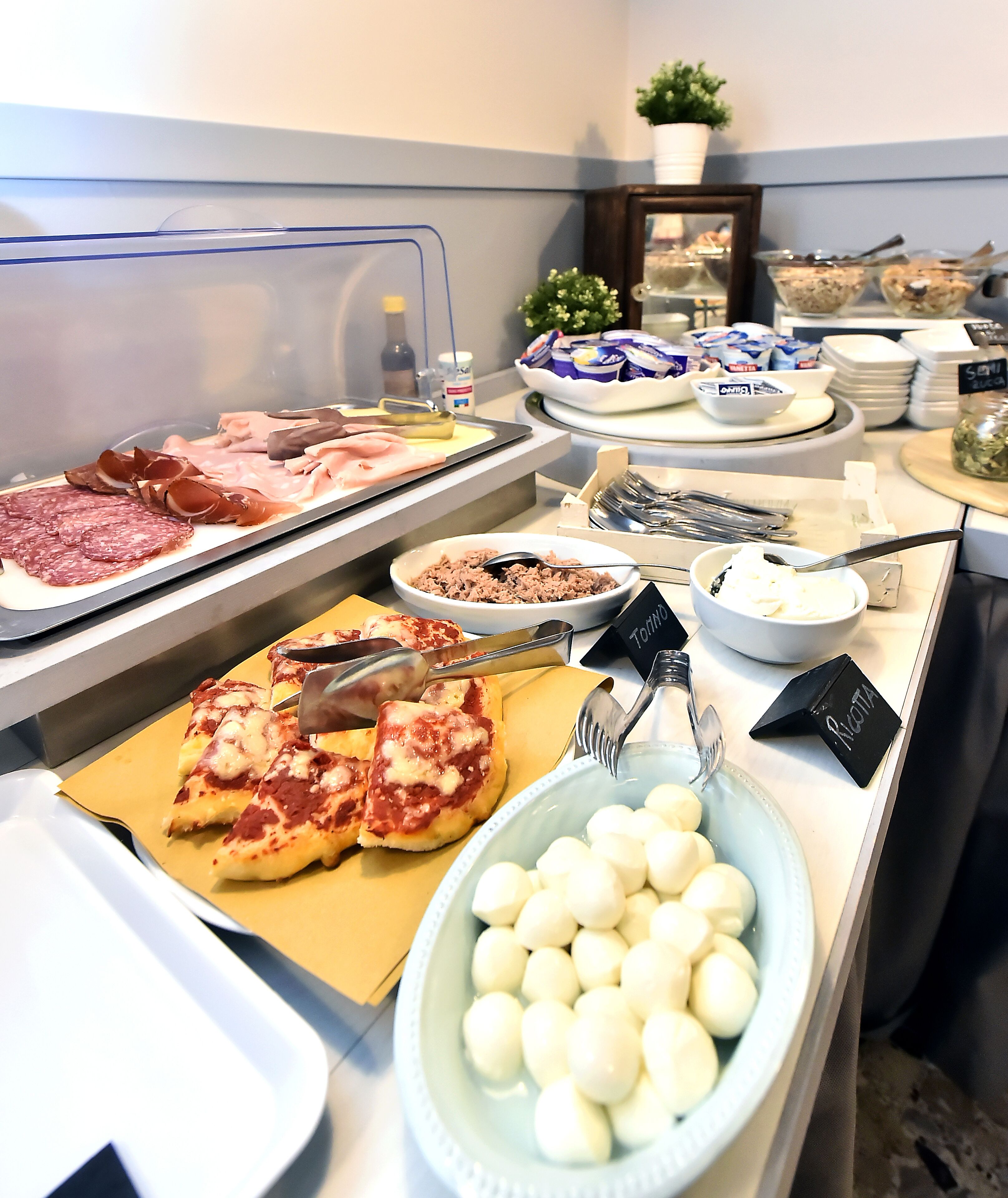 Daily buffet breakfast (EUR 10.00 per person)