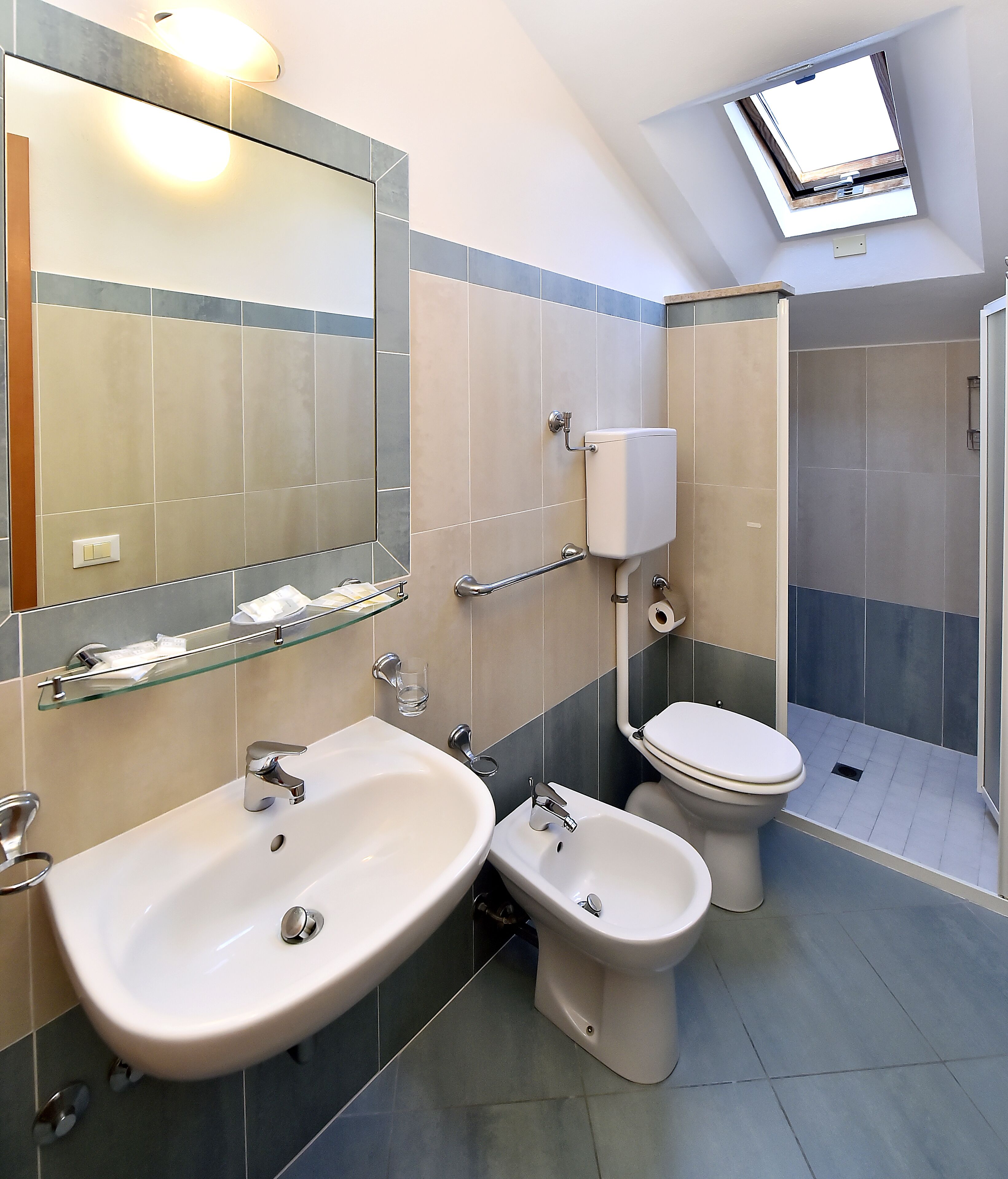 shower, free toiletries, hair dryer, bidet