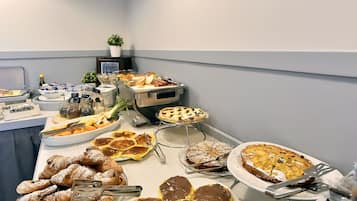Bữa sáng buffet hàng ngày (10.00 EUR/mỗi người)