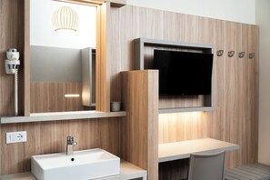 Comfort Double Room, Sea View | In-room safe, desk, free WiFi, bed sheets - Hotel Doria (Bellaria-Igea Marina)