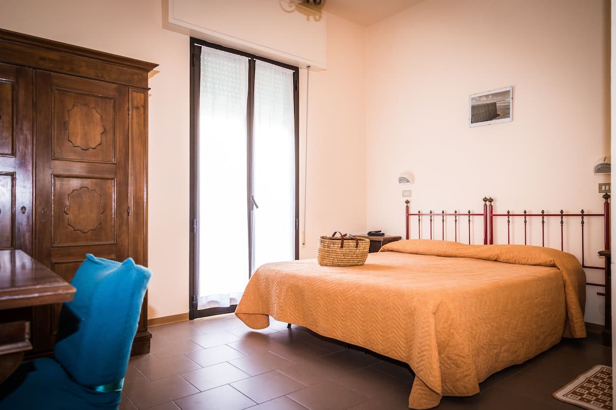 Economy Triple Room | In-room safe, desk, free WiFi, bed sheets