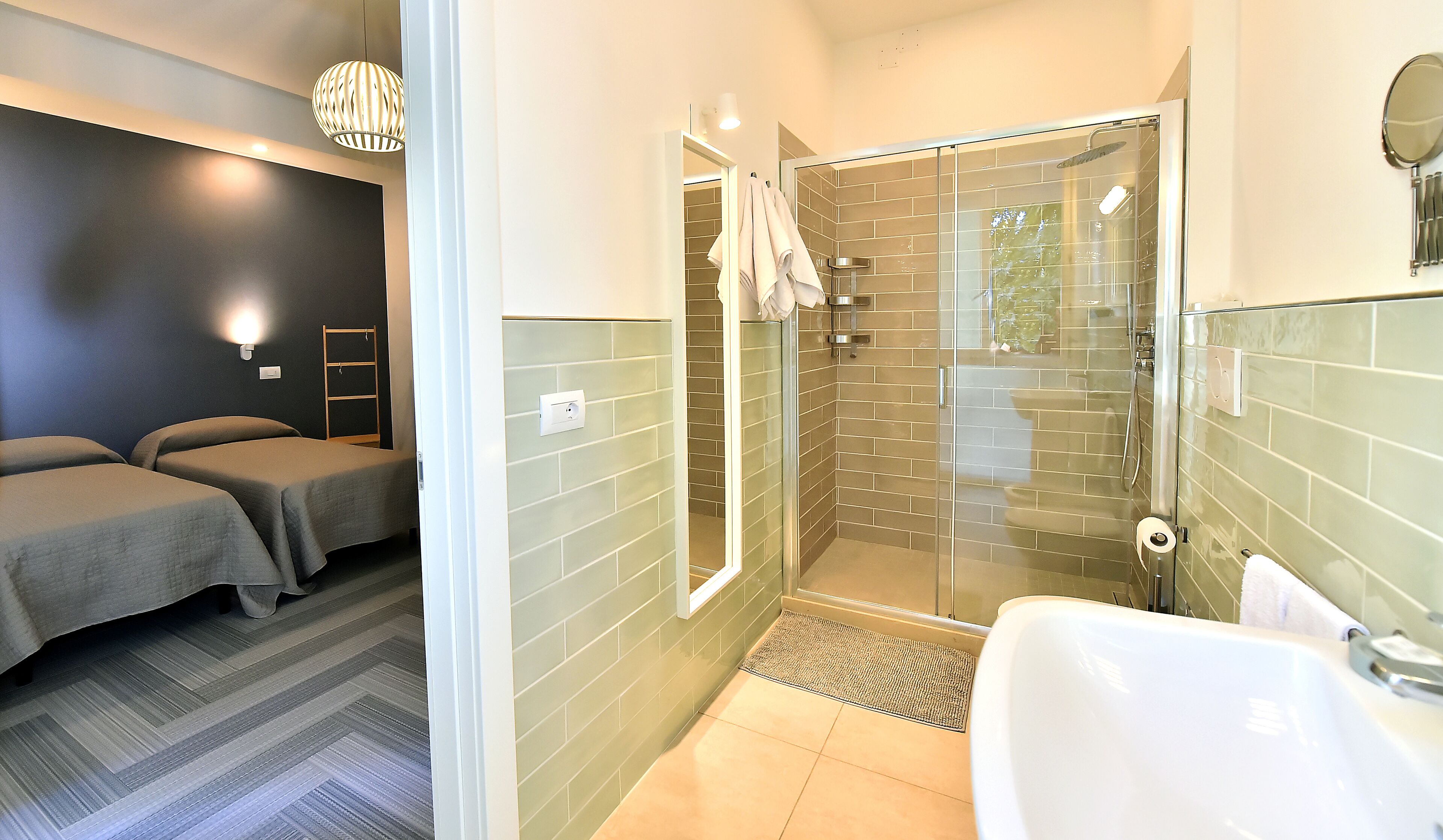 classic double room | 1 bedroom, in-room safe, desk, free wifi