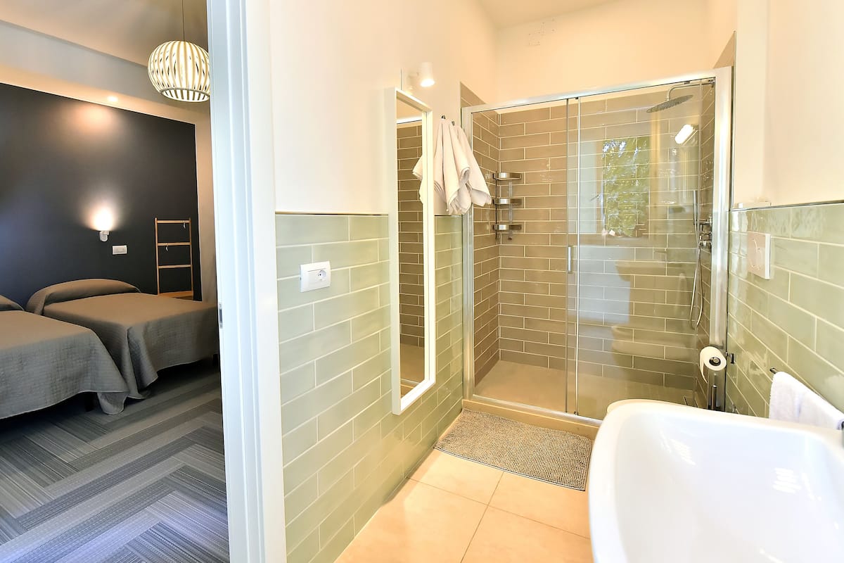 classic double room | 1 bedroom, in-room safe, desk, free wifi