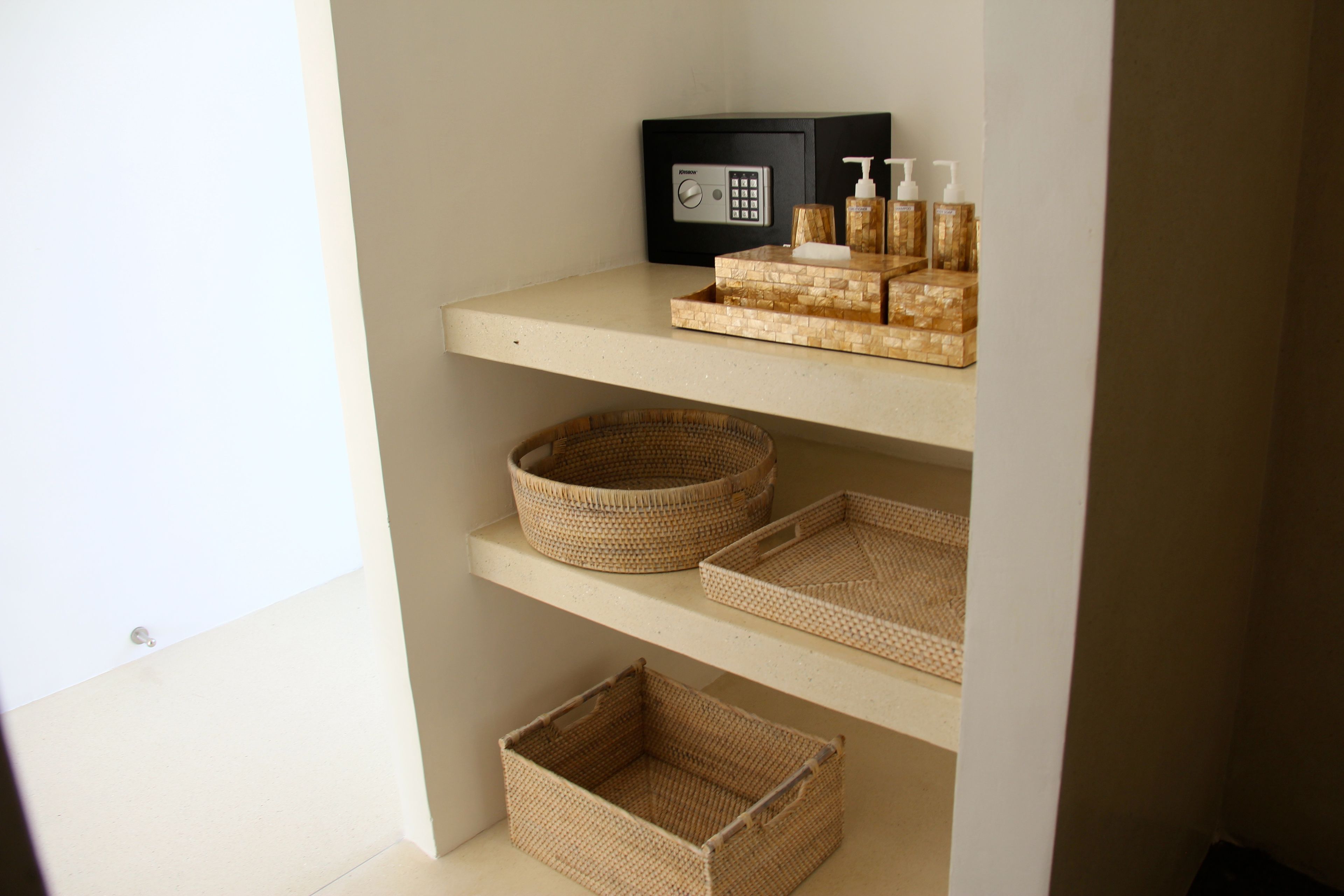 standard room, sea view | bathroom | shower, free toiletries, towels