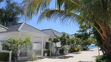 Bungalow, gedeeltelijk uitzicht op zee | Een kluis op de kamer, een strijkplank/strijkijzer, beddengoed