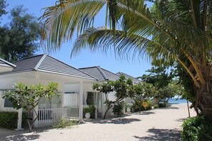 Coffres-forts dans les chambres, fer et planche à repasser