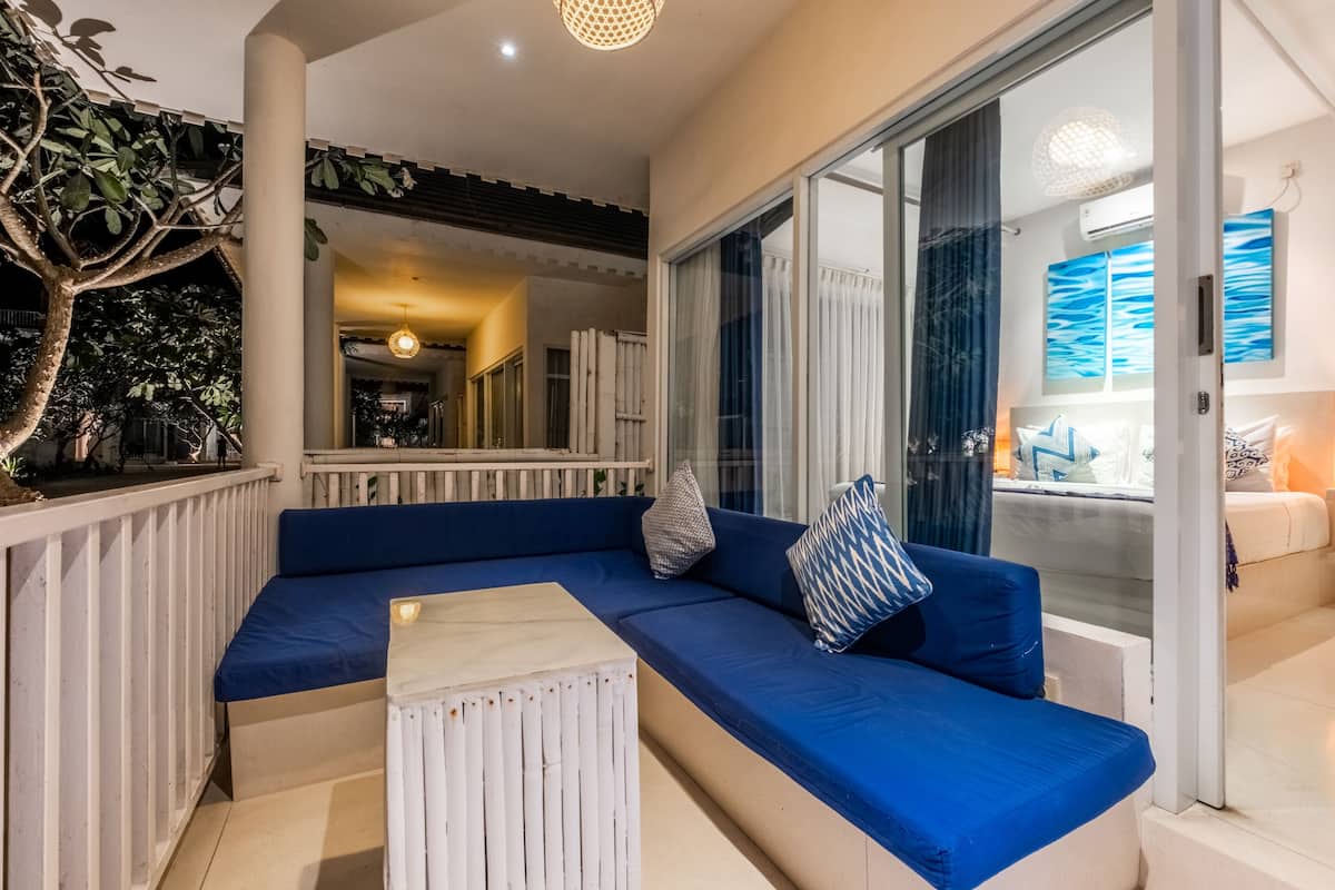 Bungalow, vistas al jardín | Caja fuerte, tabla de planchar con plancha, ropa de cama