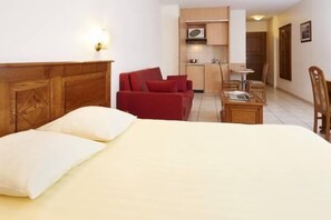In-room safe, rollaway beds, free WiFi
