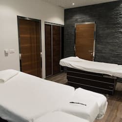 Sauna, vasca idromassaggio, trattamenti per il corpo, idroterapia