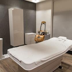 Sauna, vasca idromassaggio, trattamenti per il corpo, idroterapia